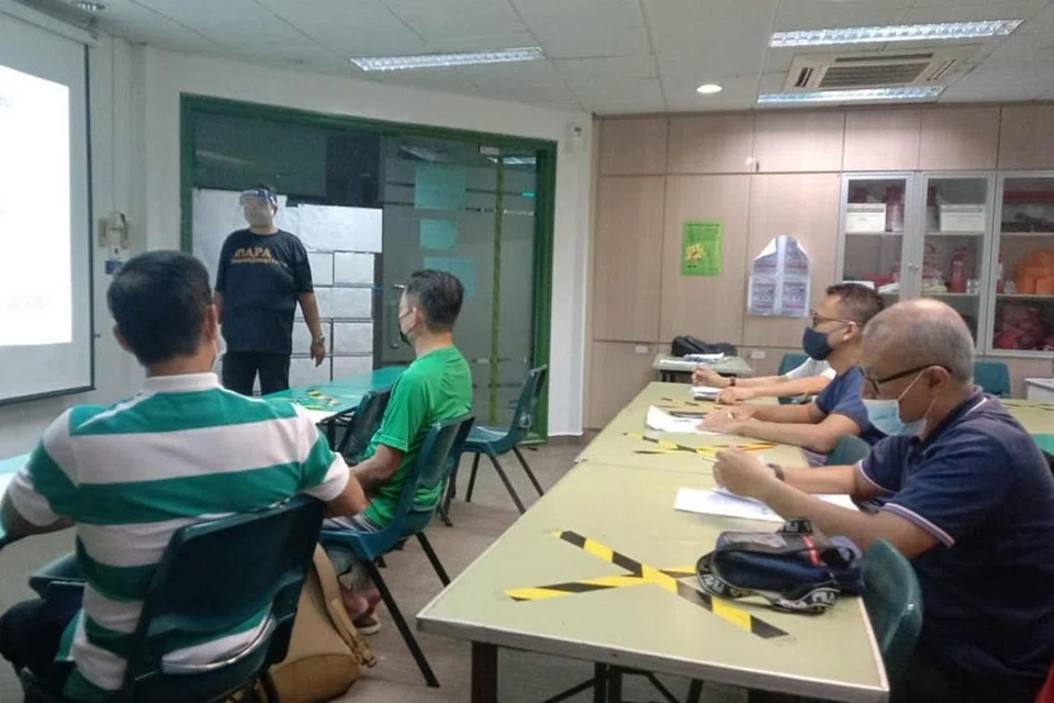 ATASI HALANGAN JADI BAPA BAIK: Ramai bapa telah melalui bengkel kebapaan dianjurkan oleh Bapa Sepanjang Hayat Mac tahun lalu untuk mengatasi halangan supaya menjadi bapa yang lebih baik. - Foto FACEBOOK BAPA SEPANJANG HAYAT