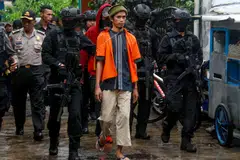Tekanan luar daripada unit antipengganasan Indonesia, Detachment 88, adalah penting dalam membentuk dinamik dalaman kumpulan militan seperti Jamaah Ansharut Syariah (JAS). 