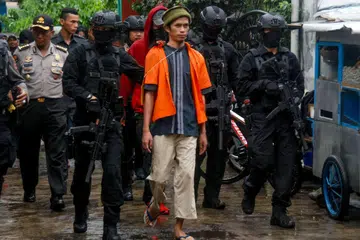Tekanan luar daripada unit antipengganasan Indonesia, Detachment 88, adalah penting dalam membentuk dinamik dalaman kumpulan militan seperti Jamaah Ansharut Syariah (JAS). 