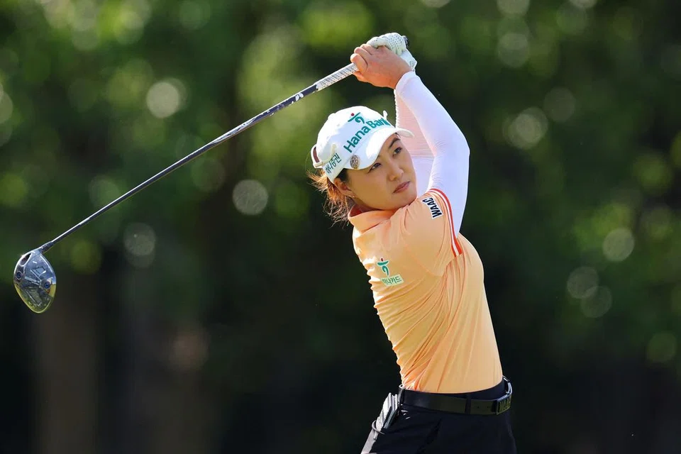Pemain golf wanita Australia, Minjee Lee, ketika beraksi di pusingan kedua Meijer LPGA Classic.