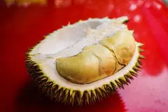 Sebanyak 10 kotak durian bernilai $400 telah dicuri semasa penghantaran.