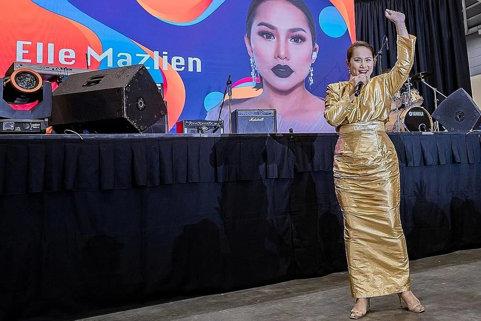 SELAMBA MENGHIBURKAN RAMAI: Elly Mazlein yang lebih mesra dengan panggilan Kak Lina PomPom datang dua kali bagi acara jualan dan hiburan VaultFest dan RocketFest bulan lalu. - Foto BH oleh NUR DIYANA TAHA