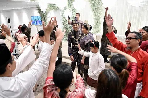 Pasangan, nikah 9 Ogos, ulang tahun, Hari Kebangsaan S’pura