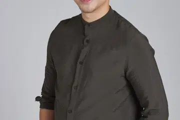 TERIMA TAWARAN: Ahmad Syarifullah (Syarif) menganggap tawaran menjayakan telefilem Hari Raya Haji, ‘Bisikan Syahdu’ sebagai sesuatu yang tidak mampu ditolak selepas empat tahun tidak berlakon. Sebabnya, selain menjalani penggambaran di Arab Saudi, beliau juga berpeluang mengerjakan umrah pada Mei.