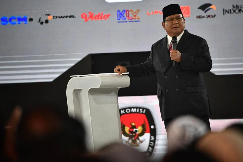 ENCIK PRABOWO SUBIANTO: Pengerusi Parti Gerindra yang berhaluan kanan ini dikatakan komited sepenuhnya menyokong kerjaya anggota keluarga Encik Jokowi.