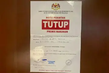 Notis memaklumkan kafe utama di bangunan  Parlimen Malaysia diarah tutup  selama dua minggu oleh Jabatan Kesihatan Kuala Lumpur kerana tidak bersih dan melanggar peraturan kesihatan.
