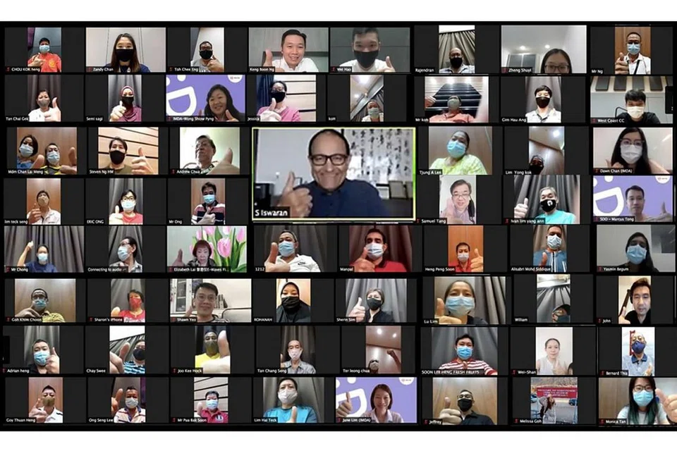 GALAK PENJAJA DAKAP PENDIGITALAN: Menteri Perhubungan dan Penerangan S Iswaran menyertai lebih 50 penjaja dalam webinar yang diadakan semalam untuk berkongsi tentang inisiatif Hawkers Go Digital. - Foto MCI