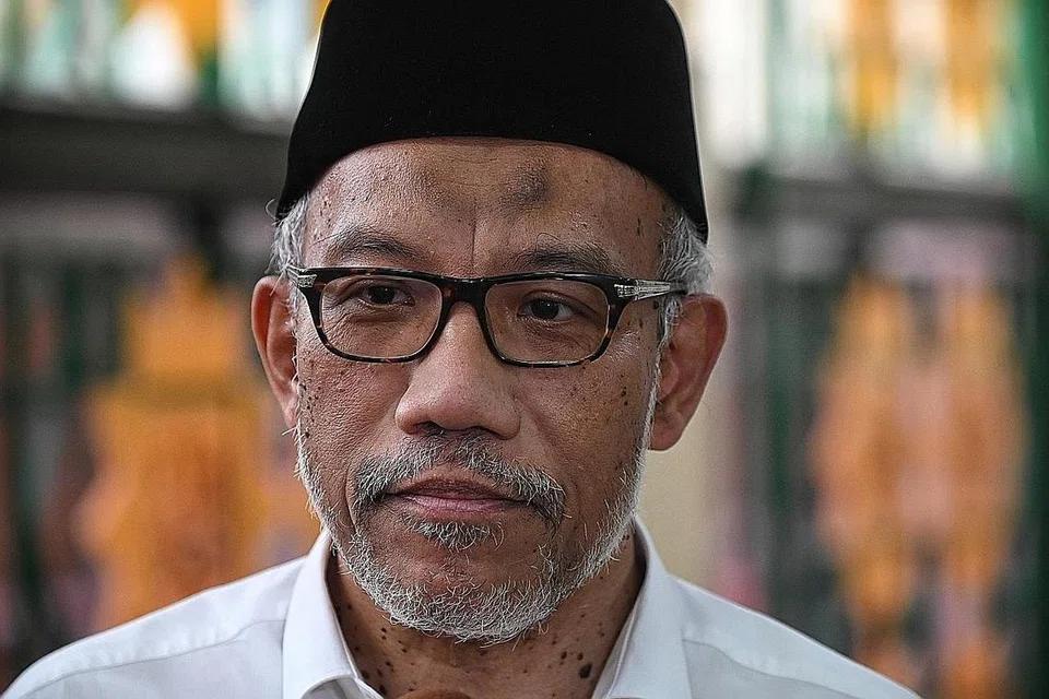 LEBIH BANYAK TEMPAT: Dr Albakri Ahmad (gambar atas) berkata setiap masjid akan menawarkan sekurang-kurangnya dua sesi solat Aidilfitri, dengan 15 masjid yang mempunyai bilangan jemaah lebih ramai, akan menawarkan sehingga sesi ketiga. - Foto BH oleh KUA CHEE SIONG