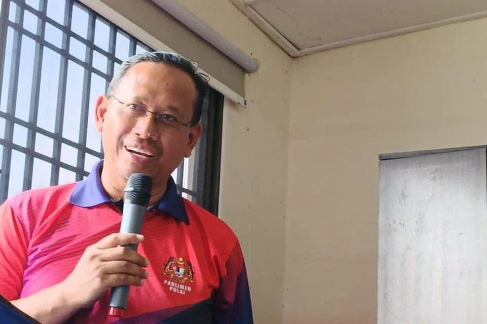 LEBIH MUDAH MENGUNDI: Calon Pakatan Harapan (PH), Encik Suhaizan Kayat, mahu mudahkan rakyat Johor yang bekerja di Singapura pulang mengundi.