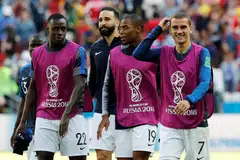 SENYUM LEBAR: Pemain pasukan Perancis (dari kiri): Benjamin Mendy, Adil Rami, Djibril Sidibe dan Antoine Griezmann tidak dapat menyembunyikan kegembiraan selepas menewaskan Australia 2-1 di Stadium Kazan bagi perlawanan Kumpulan C. - Foto REUTERS
