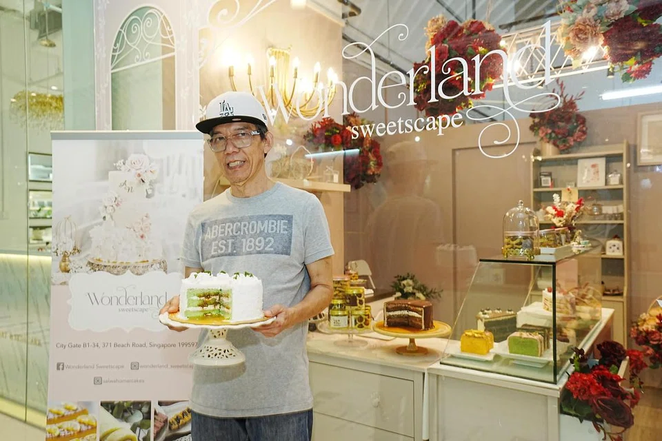 Encik Katman Matnan di kedai keknya, Wonderland Sweetscape.