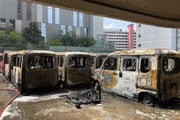 HANGUS TERBAKAR: Rangka kereta yang hangus dijilat api di Golden Mile Tower pada 31 Ogos.