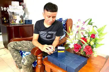 BUAT PERUBAHAN DEK SITUASI: Encik Asril dan pasangannya Cik Firdiyana menangguhkan majlis persandingan mereka memandangkan jumlah hadirin acara sosial kini dihadkan tidak lebih 10 orang dan mengadakan pernikahan di rumah Cik Firdiyana dan tidak di dewan majlis. - Foto ihsan MOHAMMAD ASRIL NUR AINI