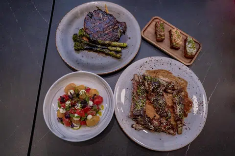 HIDANGAN LAZAT: Dengan bahan bermutu tinggi, restoran Oud di 48 Kandahar Street memberi sentuhan kreatif dan inovatif dalam persiapan dan sajian makanan. Antara hidangan popularnya adalah hidangan stik, Argentinian Ribeye ($38) (atas kiri) dan rusuk kambing ($38) (bawah kanan).