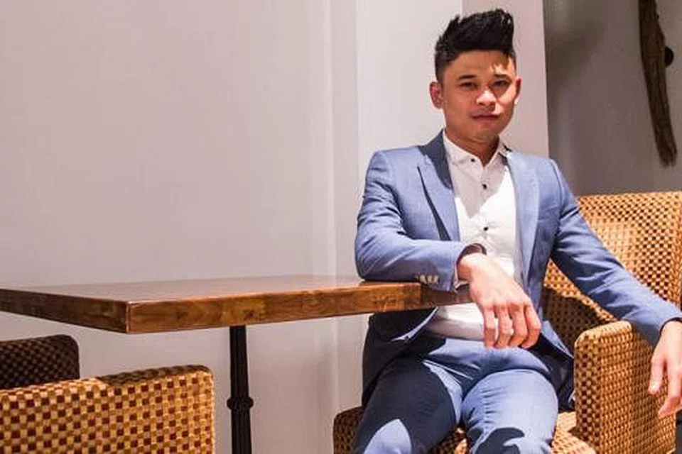 ANDI AZRUL ANDI MAPANGILE: Tidak sangka sambutan peminat di Singapura amat menggalakkan dan di luar jangkaan beliau. - Foto MUHAIMIN SUZAINI