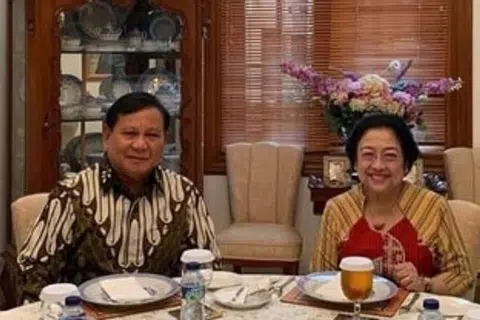 Presiden Terpilih, Encik Prabowo Subianto, dan Ketua Umum Parti Demokrasi Indonesia Perjuangan (PDI-P), Cik Megawati Sukarnoputri.