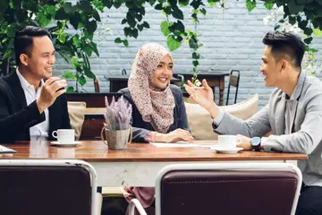 Sikap empati di tempat kerja penting bagi menyemai sikap saling memahami bagi mengekalkan keharmonian di kalangan kakitangan dari generasi berbeza. 