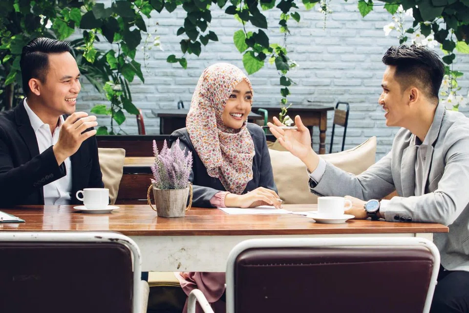 Sikap empati di tempat kerja penting bagi menyemai sikap saling memahami bagi mengekalkan keharmonian di kalangan kakitangan dari generasi berbeza. 