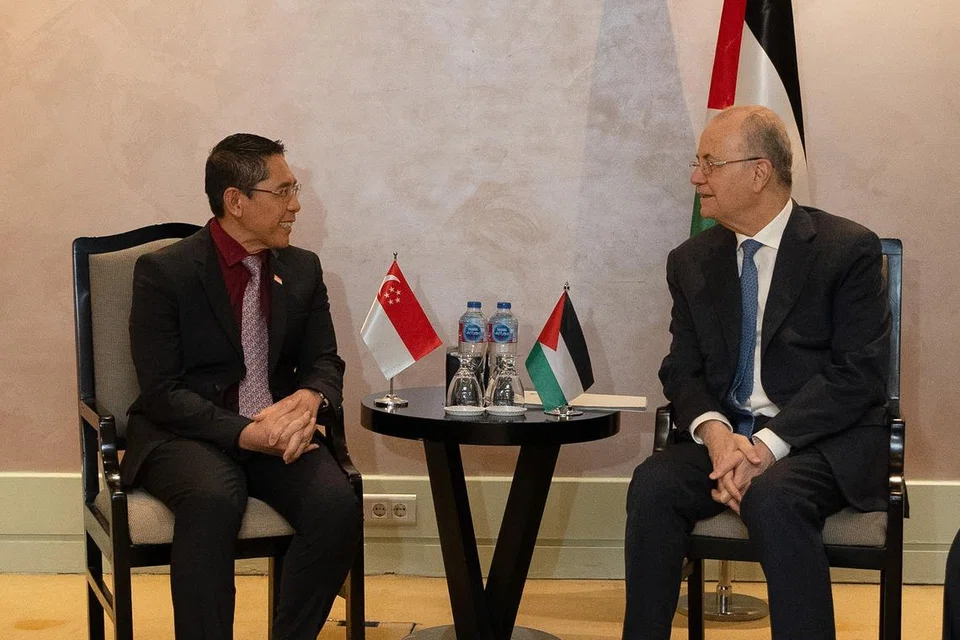 Menteri di Pejabat Perdana Menteri, Dr Mohamad Maliki Osman (kiri), bertemu Perdana Menteri dan Menteri Luar Palestin, Encik Mohammad Mustafa.