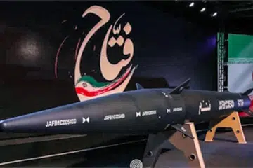 PELURU BERPANDU IRAN: Foto daripada Pasukan Pengawal Revolusi Iran ini menunjukkan peluru berpandu Iran yang baru “Fattah” yang boleh meluncur sejauh 1,400 kilometer.