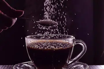 Penulis sedang cuba mengurangkan pengambilan gula tetapi sukar melakukan demikian apabila asyik dihidangkan minuman manis ketika berjalan Raya.