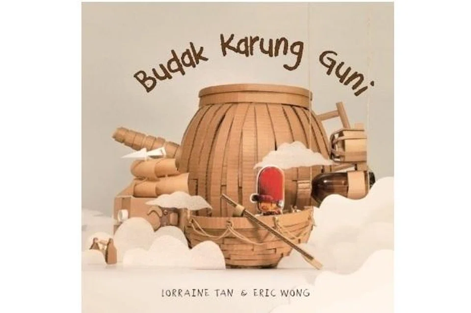 Budak Karung Guni
Nombor Panggilan: J SING TAN

Ming gemar mencipta barangan, namun dia tidak mempunyai wang untuk menghasilkan rekaannya. Pada satu hari, bunyi hon lelaki Karung Guni ‘bip, bip, bip’ memberinya inspirasi untuk mencipta sesuatu menggunakan barang-barang yang terkumpul.