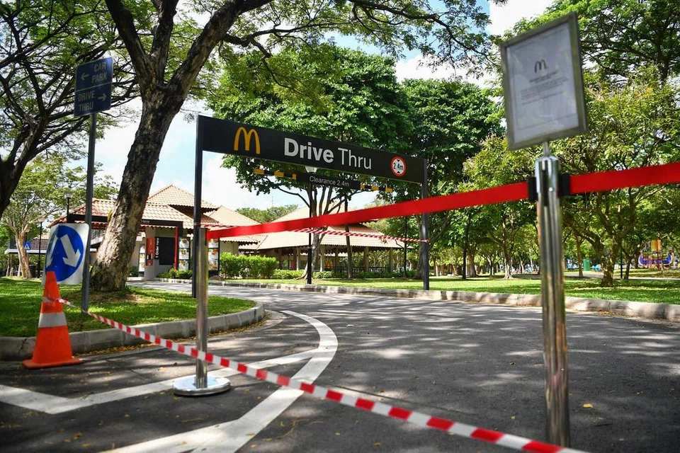 DITUTUP SEMENTARA: Cawangan McDonald's di Taman West Coast merupakan antara 130 cawangan yang ditutup sejak 19 April 2020 hingga 4 Mei. - FOTO: CHONG JUN LIANG.
