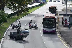 Kereta terbalik di Toa Payoh