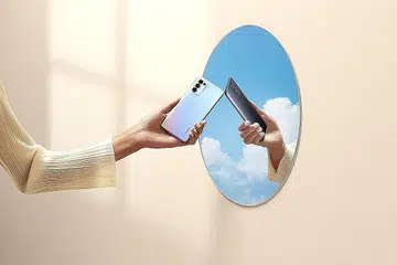 OPPO RENO5 PRO: Antara ciri menarik peranti ini ialah fungsi video dua pandangan yang boleh merakam pengguna dan objek yang dirakam dalam satu video secara serentak. - Foto OPPO