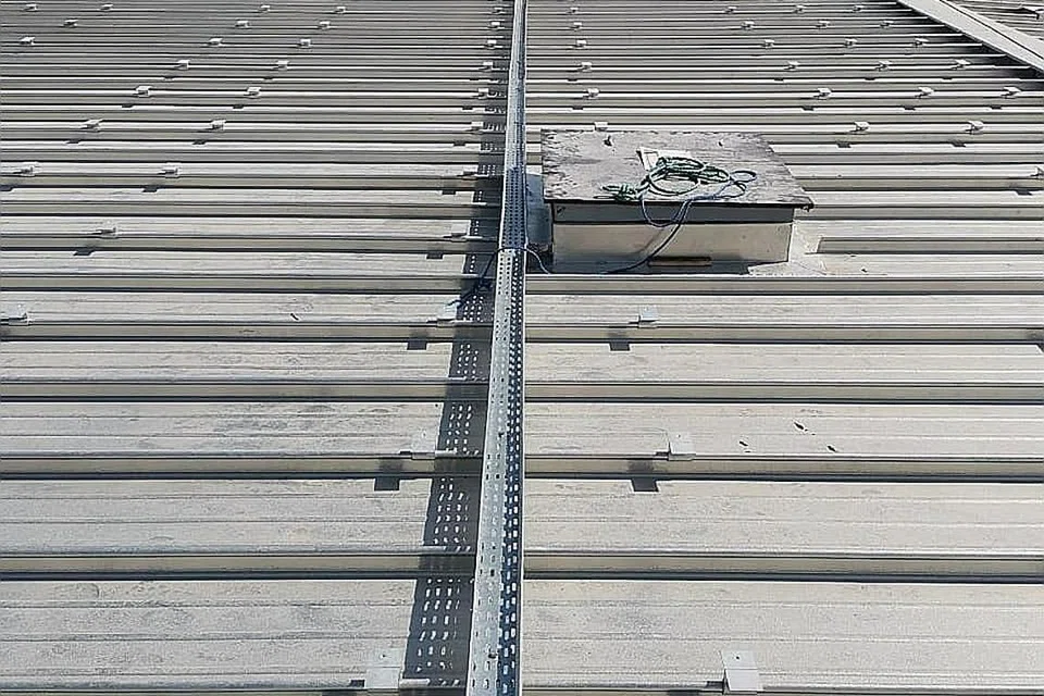 BEKAL KUASA SURIA: Syarikat milik Encik Azhar Othman memenangi tender bagi membuat rekaan dan memasang panel suria bagi Pavilion Singapura di Dubai Expo. - Foto ZAFFRA SOLAR