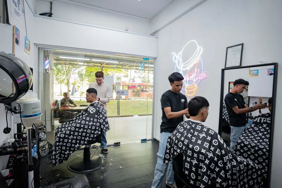 Slicklab Barbershop menawarkan pelbagai potongan gaya rambut termasuk ‘zero fade’, ‘mullet’ dan potongan gaya Korea.