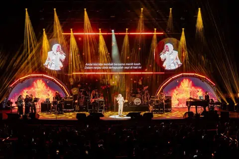 Gabungan visual dan pencahayaan bergerak seiring dengan ‘mood’ lagu menghasilkan kesan menarik sepanjang konsert, ‘Majlis Tertinggi Rockqueen Ella 2026’.