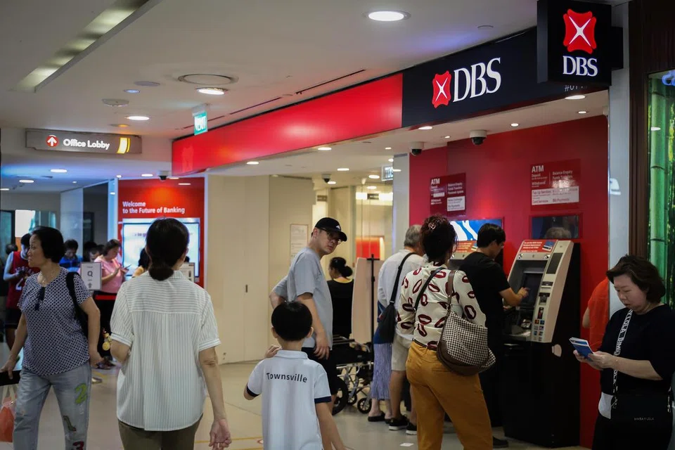 Keuntungan DBS melebihi ramalan konsensus $2.79 bilion dalam tinjauan Bloomberg melibatkan enam penganalisis.