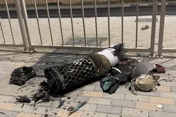 Rakaman dari AFPTV ini menunjukkan serpihan peluru berpandu Iran yang berjaya dipintas dan jatuh berhampiran pagar di tepi jalan di Qatar pada 23 Jun 2025. Walaupun Qatar diserang, Amir Qatar, Sheikh Tamim bin Hamad Al Thani, yang berjaya memeterai gencatan senjata antara Iran, Israel dengan Amerika Syarikat, telah meredakan ketegangan kian memuncak di Asia Barat. Langkah diplomatik itu dianggap sebagai pencapaian penting yang berjaya mengelakkan rantau tersebut daripada terjerumus ke dalam konflik berskala lebih besar dan pertembungan yang boleh menggugat kestabilan serantau.