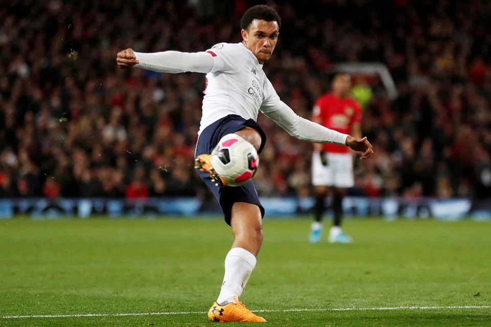 JADI MANGSA: Penyokong yang dilarang di Old Trafford itu menjadikan pemain pertahanan Liverpool Trent Alexander-Arnold sebagai sasarannya. - Foto REUTERS