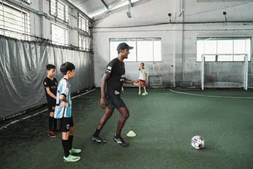 STRUKTUR PERLU DIPERBETULKAN: Bekas kapten skuad Singa, Aide Iskandar, menyarankan agar jurulatih tempatan dibahagikan kepada tiga cabang – elit, pembangunan dan akar umbi - dengan setiap cabang mempunyai set hala tujunya sendiri tetapi dengan matlamat utama iaitu untuk mengenal pasti dan membina saluran pemain untuk pasukan kebangsaan.
