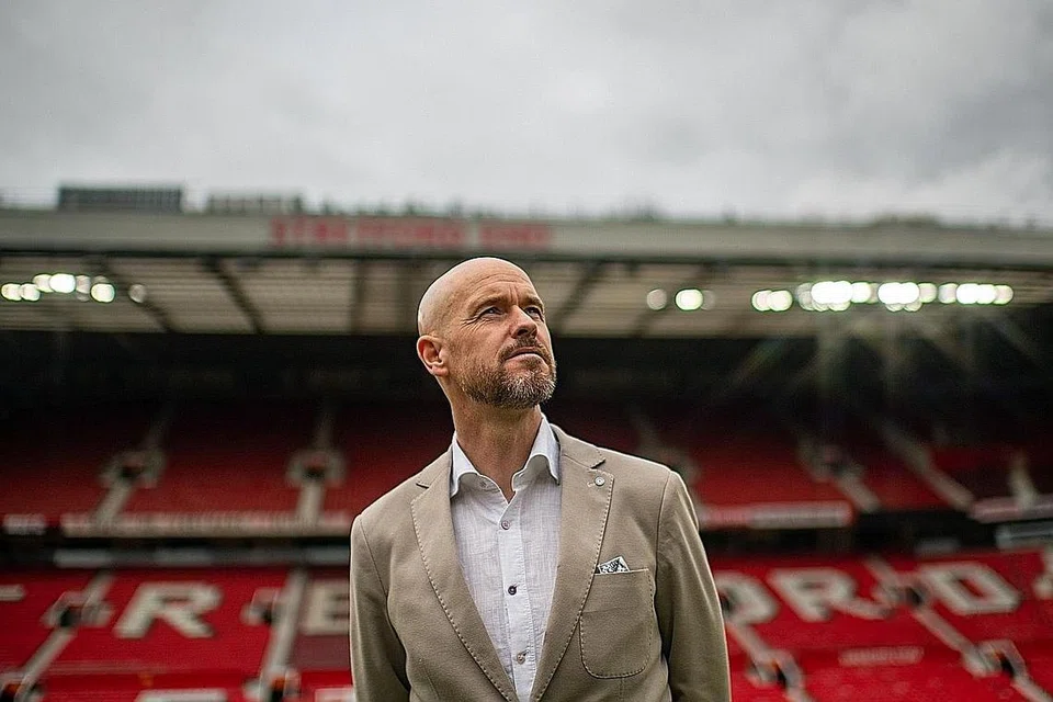 INGIN JADI PENGAKHIR ERA?: Erik ten Hag berkata beliau tidak bimbang reputasinya tercemar apabila memimpin United, dan berkata beliau tahu era Klopp-Guardiola akan berakhir juga pada satu hari nanti. Beliau juga mencadangkan Ronaldo akan dikekalkan di Old Trafford. - Foto-foto EPA-EFE, REUTERS