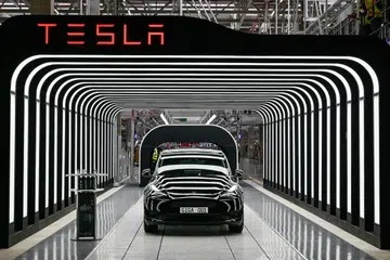 Jualan syarikat Tesla susut 12 peratus kepada AS$22.5 bilion ($28.7 bilion) pada suku kedua, iaitu penurunan paling ketara dalam sekurang-kurangnya sedekad.