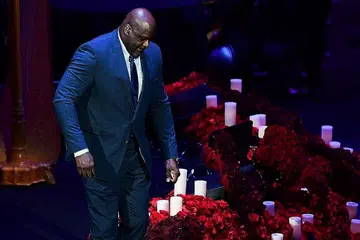 MENGENANG RAKAN SEPERMAINAN: Pemain bola keranjang terkemuka Amerika Syarikat, Shaquille O'Neal, antara mereka yang menghadiri memorial "Perayaan Kehidupan" di Staples Center, tempat di mana Bryant telah berada dalam kerjaya 20 musim dengan Los Angeles Lakers. - Foto AFP