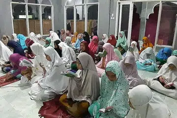 SEMUA DAPAT MANFAAT: Hasil sumbangan masyarakat Melayu/Islam di Singapura khususnya, Al-Imtaq International & Services dapat membuat pelbagai projek membantu golongan memerlukan di Indonesia. Ini termasuklah membangunkan masjid dan musala. - Foto AL-IMTAQ INTERNATIONAL & SERVICES