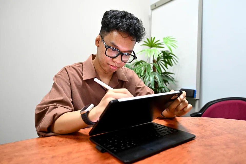 Encik Syazwan minat melukis dan telah mendapat tempat dalam jurusan seni bina landskap di Universiti Nasional Singapura (NUS).
