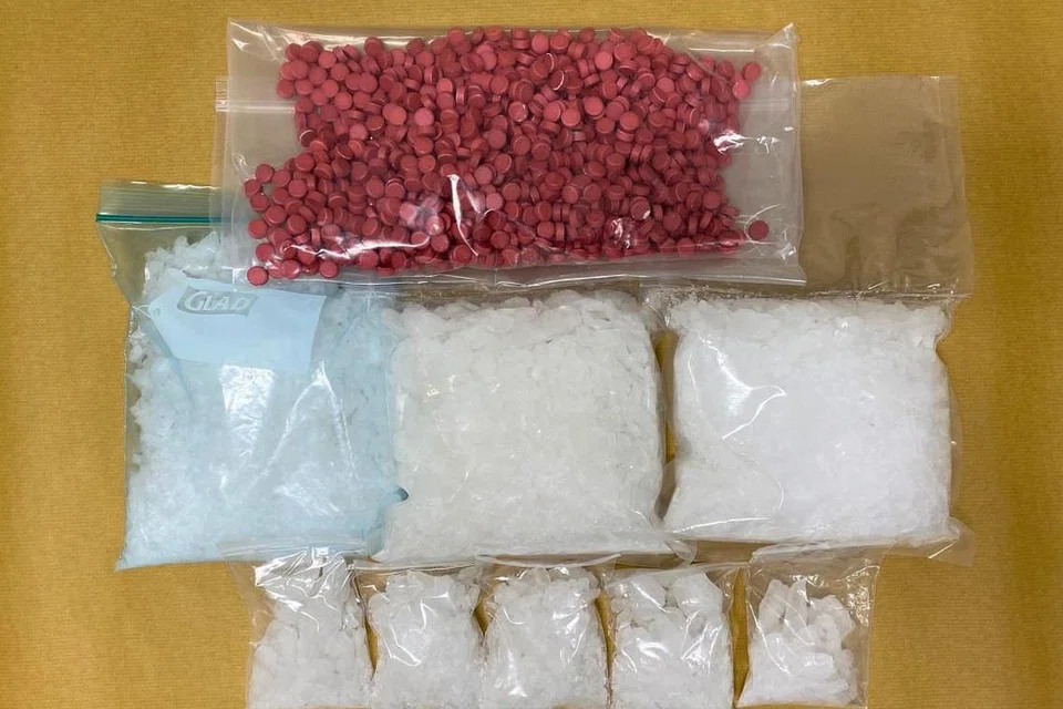 ANTARA PENEMUAN: Bahan dadah yang dirampas CNB di Siglap Link pada 15 Julai lalu. - Foto CNB