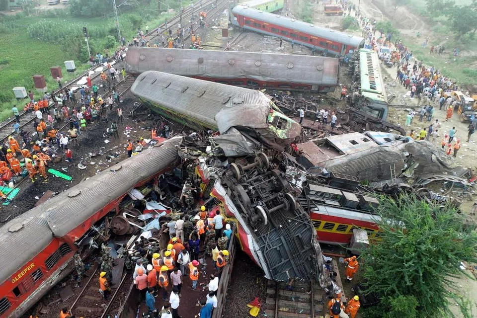 NAHAS KERETA API NGERI: Rakaman foto dari udara menggunakan dron oleh Pasukan Bertindak bagi Bencana Kebangsaan (NRDF) menunjukkan keadaan di lokasi kejadian nahas kereta api di  Odisha Balasore, India, pada 3 Jun 2023. 