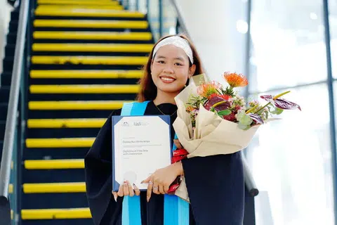 TAMAT PENGAJIAN: Cik Dessa Nur Khair akan melanjutkan pengajian di peringkat ijazah di Maktab Seni Lasalle selepas mendapat Diploma Seni Halus.