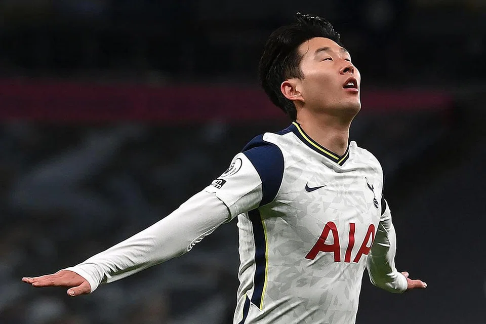 BERBISA: Barisan penyerang Spurs Son Heung-Min (atas), Harry Kane dan Lucas Moura bukan sahaja digeruni malah menjadi senjata tiga serampang yang bukan sahaja pantas, malah tepat memburu sasaran. - Foto AFP