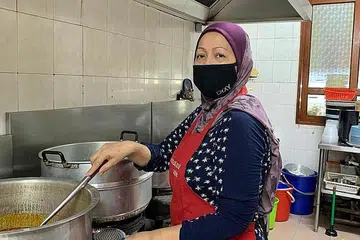 NAFAS LEGA: Dengan keadaan kini semakin pulih dan ramai mula pulang ke pejabat, Cik Rabiah gembira dapat terus menyambut pelanggan biasanya. - Foto ihsan RABIAH DAWI