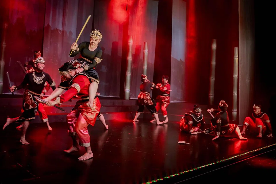 Antara babak kemuncak dalam bangsawan, ‘Sri Wikrama Wira’, ialah babak peperangan antara kerajaan Majapahit dengan Singapura, yang dipersembahkan oleh Kolektif Penari Bebas Singapura.