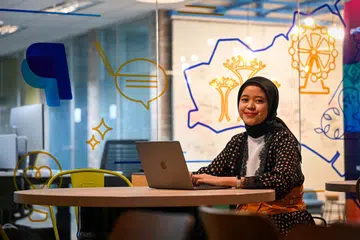 JADI INSPIRASI: Cik Nadhira Salsabila, jurutera sofwe di syarikat PayPal, ingin menjadi contoh kepada wanita muda yang ingin ceburi industri teknologi.