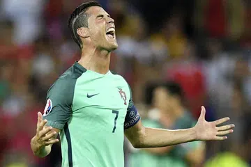 WAJAH SANG PEMENANG: Bintang Portugal, Cristiano Ronaldo, meraikan kejayaan pasukannya melangkah ke final Euro 2016 selepas kemenangan ke atas Wales 2-0. - Foto AFP