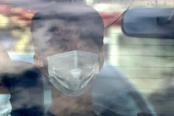 Gambar fail yang diambil pada 17 April 2023, menunjukkan Ryuji Kimura, tertuduh dalam kes lontaran bahan letupan ke arah bekas Perdana Menteri Jepun, Fumio Kishida, meninggalkan Balai Polis Wakayama Nishi di Wakayama.
Kimura dijatuhkan hukuman 10 tahun penjara pada 19 Februari 2025 atas kesalahan cubaan membunuh selepas melemparkan bom paip ke arah Encik Kishida dalam satu insiden pada 2023.